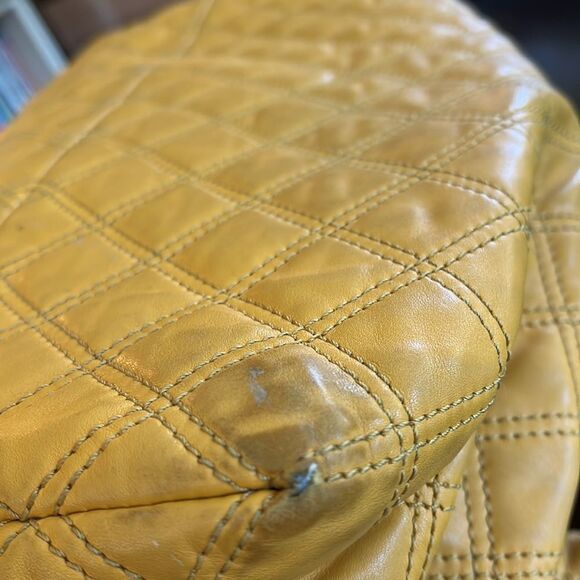 MARC JACOBS RARE mustard yellow calfskin quilted leather shoulder purse. - Picture 16 of 16